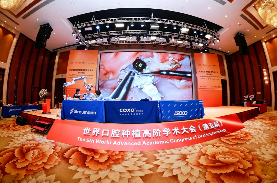 The 5th World Dental Implant Congress venue with over 500 dentists attending large-scale hands-on training