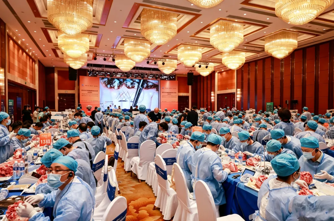 The 5th World Dental Implant Congress venue with over 500 dentists attending large-scale hands-on training